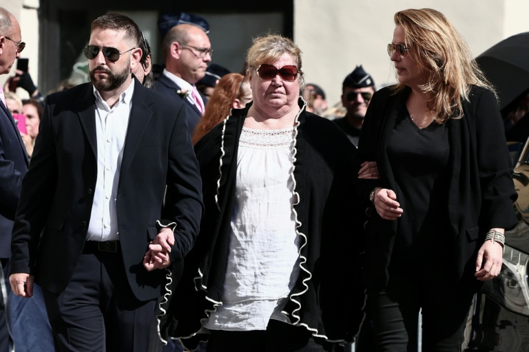 Violette Petrucciani, la mère de Loana, arrive aux obsèques de sa fille Loana, à Nice le 10 avril 2026