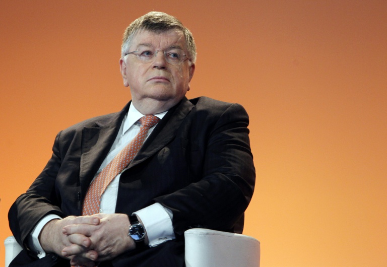 Photo prise le 25 février 2010 montrant l'ex-président de France Télécom, Didier Lombard, assistant à une présentation des résultats 2009 de France Télécom à Paris