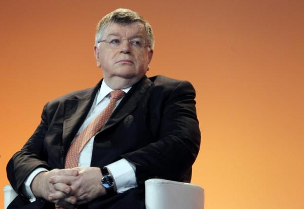 Photo prise le 25 février 2010 montrant l'ex-président de France Télécom, Didier Lombard, assistant à une présentation des résultats 2009 de France Télécom à Paris
