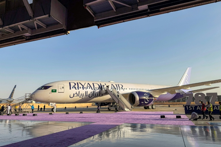 Un Boeing 787-9 Dreamliner de la compagnie Riyadh Air à l'aéroport international de Riyad le 7 juin 2026