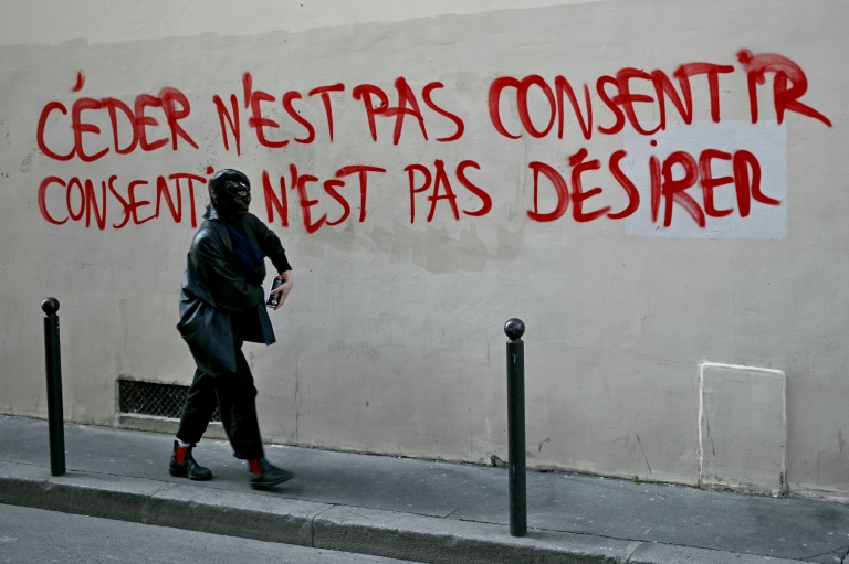Au cours d’une marche dans le cadre de la journée internationale des droits des Femmes, à Paris le 8 mars 2025