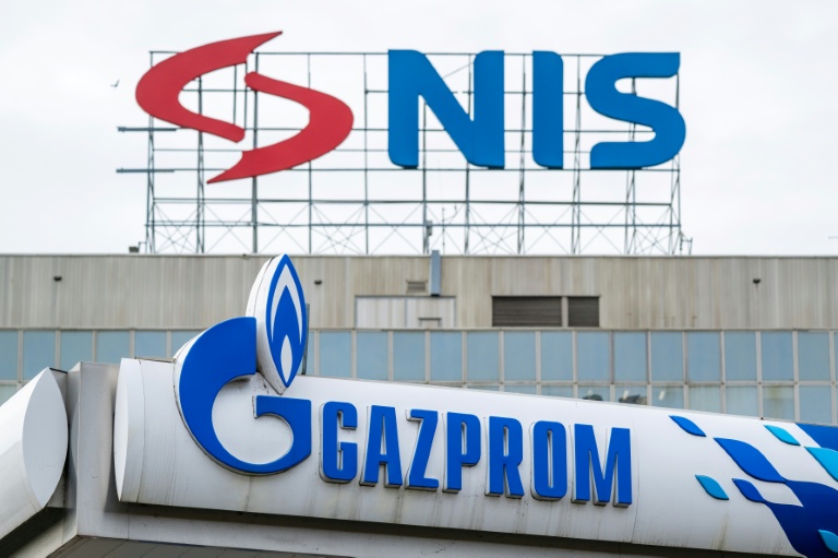Les enseignes de NIS et Gazprom à Belgrade le 9 octobre 2025.