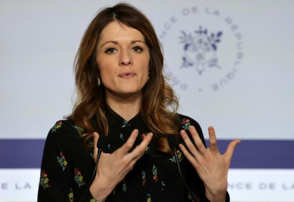 La porte-parole du gouvernement Maud Bregeon lors d'une conférence de presse à Paris, le 25 mars 2026