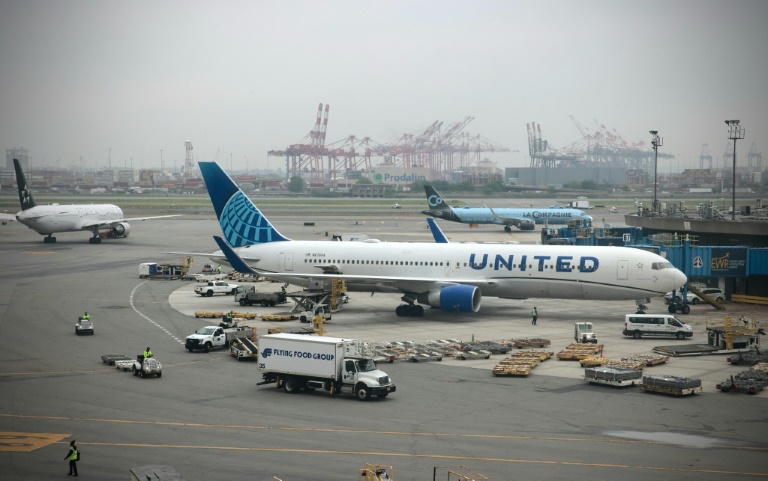 Des avions sur le tarmac de l'aéroport de Neward, dans le New Jersey, le 7 mai 2025