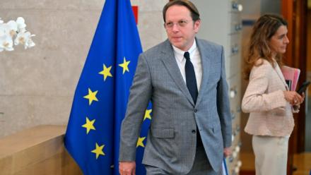  Le commissaire européen Oliver Varhelyi, chargé de la santé et du bien-être animal, à Bruxelles le 4 juin 2025