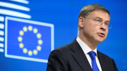 Le commissaire européen à l'Economie, Valdis Dombrovskis, au siège de la Commission européenne le 20 janvier 2026.