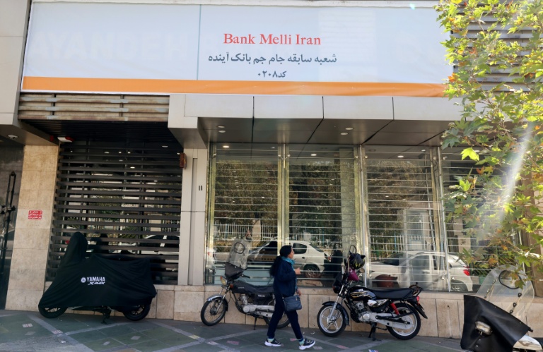 Une ancienne agence de la banque Ayandeh devenue banque Melli, à Téhéran le 25 octobre 2025