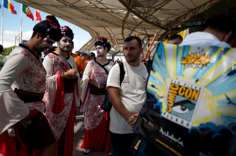 Des participants arrivent au Comic-Con à Malaga, le 25 septembre 2025 en Espagne