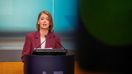 La gouverneure de la Banque de Norvège, Ida Wolden Bache, lors d'une conférence de presse à Oslo le 19 juin 2025