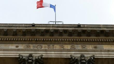 L'ancien siège de la Bourse de Paris, le palais Brongniart, à Paris le 24 août 2015