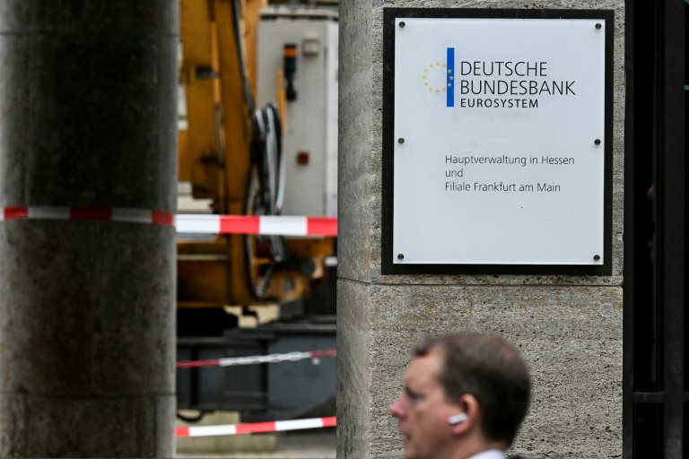 le logo de la Bundesbank à Francfort sur le Main, juin 2026