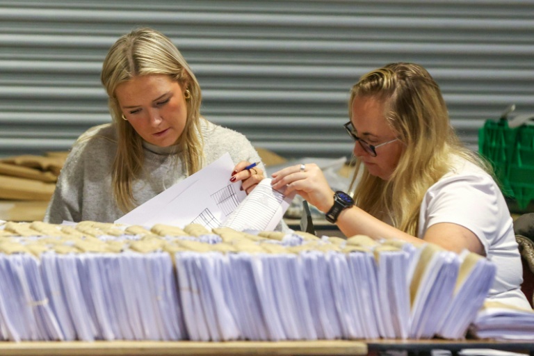 Décompte des voix lors de la présidentielle en Irlande, le 25 octobre 2025 à Dublin