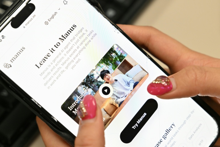 Conçu par la startup pékinoise Butterfly Effect, Manus s'est fait connaître du grand public en mars 2025