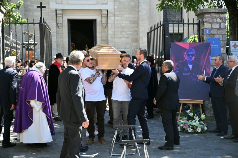 Dernier hommage au DJ français Kavinsky décédé à 50 ans, lors d'obsèques célébrées en l'église Saint-Pierre-de-Montmartre à Paris, le 12 juillet 2026