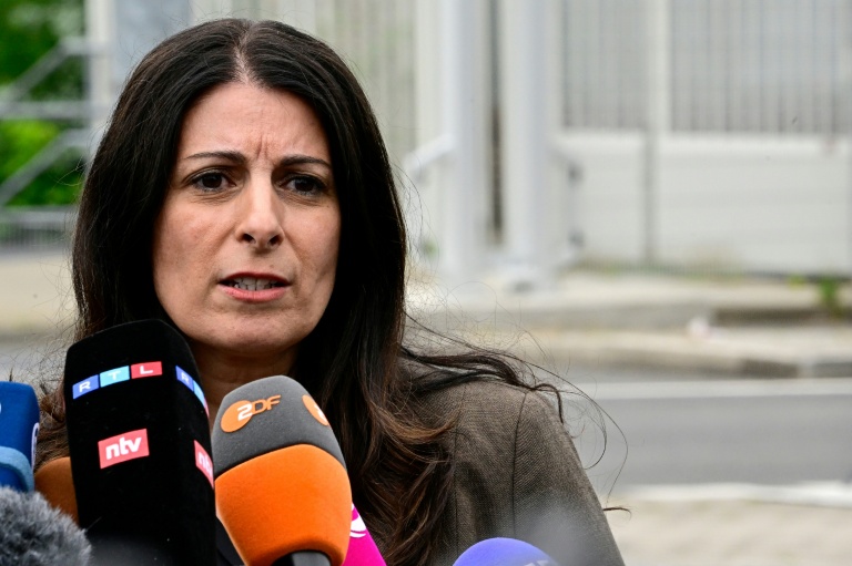 La présidente du comité d'entreprise du groupe Volkswagen, Daniela Cavallo, devant le siège de Volkswagen, à Wolfsburg, le 9 juillet 2026