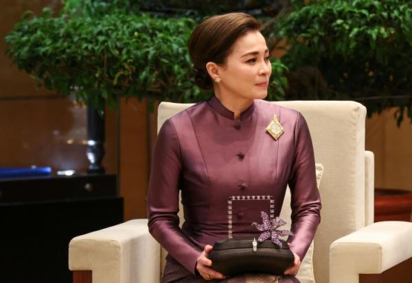 La reine Suthida de Thaïlande, à Hanoi au Vietnam le 15 septembre 2026