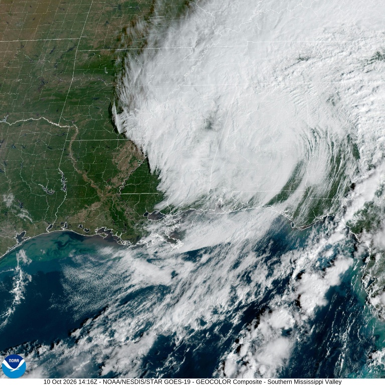 Image satellite de l'Agence américaine d'observation océanique et atmosphérique montrant la tempête Isaias s'abattre sur le sud des Etats-Unis, le 10 octobre 2026 