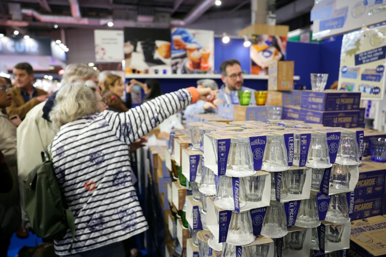 Des boîtes de verres Duralex exposées au salon du Made in France à la porte de Versailles, à Paris, le 7 novembre 2025