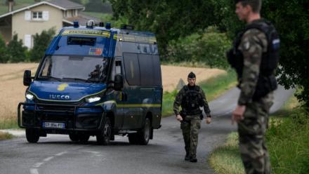 Des gendarmes près du lieu où un corps a été découvert lors des recherches pour retrouver la collégienne Lyhanna, portée disparue, le 4 juin 2026 près de Puycasquier, dans le Gers