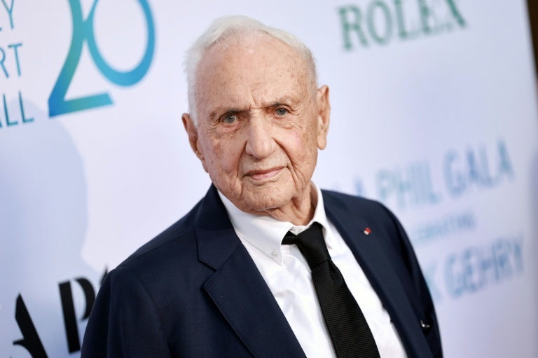 L'architecte américano-canadien Frank Gehry alors d'un concert de l'Orchestre philharmonique de Los Angeles, en son honneur au Walt Disney Concert Hall, le 5 octobre 2023 à Los Angeles, en Californie