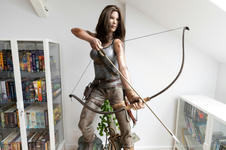 Une statue de Lara Croft, la protagoniste principale de la série de jeux vidéo 