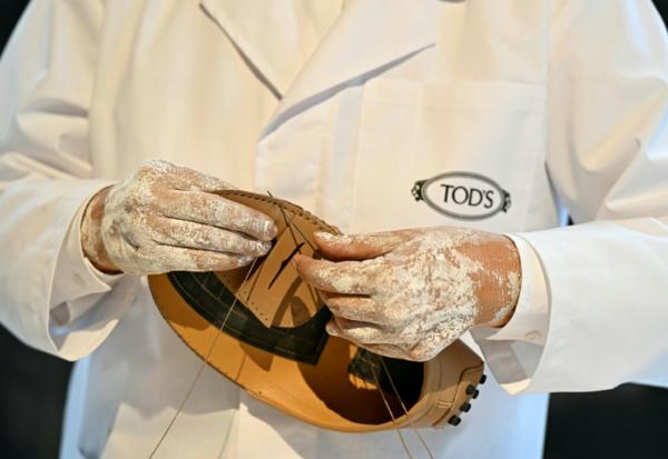 Les chaussures en cuir emblématiques sont faites à la main, mais les procureurs italiens disent avoir trouvé des conditions "dégradantes" chez ses sous-traitants chinois.