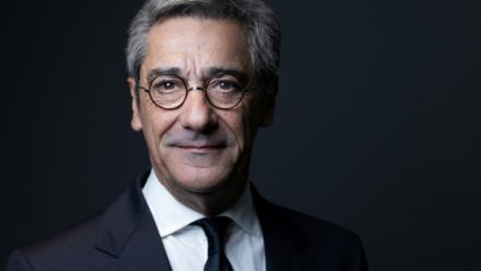 Le ministre du Commerce Serge Papin, lors d'une session photo dans son bureau au ministère de l'Economie et des Finances, Paris, le 10 novembre 2025