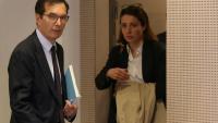 Le ministre du Travail Jean-Pierre Farandou et la secrétaire générale de la CGT Sophie Binet (R) à l'issue d'une réunion à Paris le 13 avril 2026