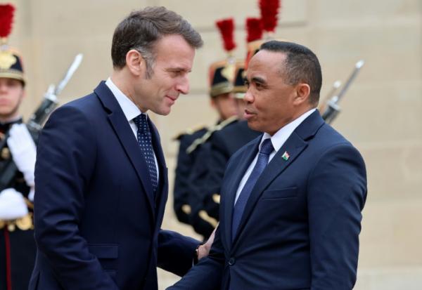Le président français Emmanuel Macron accueille à l'Elysée le nouveau dirigeant malgache Michaël Randrianirina, à Paris le 24 février 2026