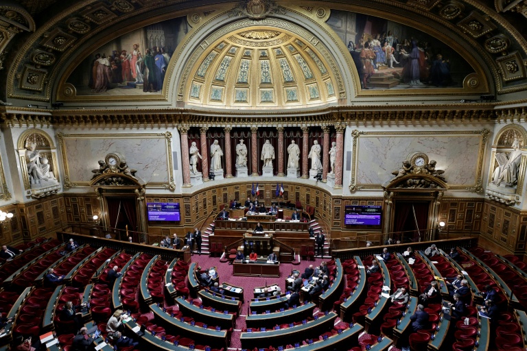 Le Parlement français a définitivement adopté, après un vote au Sénat, une loi-cadre facilitant les restitutions d'œuvres pillées durant la colonisation française