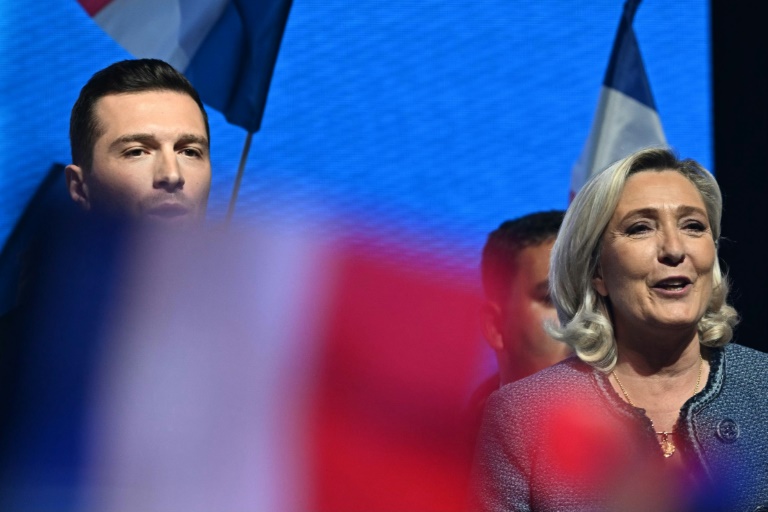 Le président du Rassemblement national Jordan Bardella (gauche) et la cheffe des députés du partis Marine Le Pen, le 1er mai 2025 à Narbonne