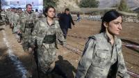 Combattants du PKK lors d'une cérémonie à Kandil, dans le nord de l'Irak, le 26 octobre 2025