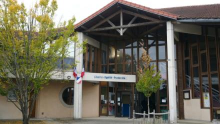 Le collège du Bois d'Aulne le 14 octobre 2024, à Conflans-Sainte-Honorine, dans les Yvelines, où exerçait Samuel Paty