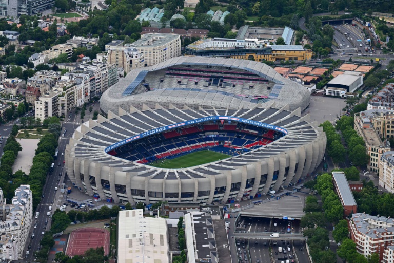 Le Parc des Princes et le stade Jean Bouin. à Paris le 11 juillet 2023