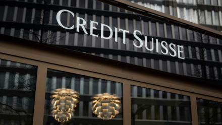 Le sauvetage de Credit Suisse continue de faire des remous plus de deux ans après sa chute face au flot de plaintes devant la justice, saisie pour trancher sur l'épineuse question des bonus et l'indemnisation des actionnaires