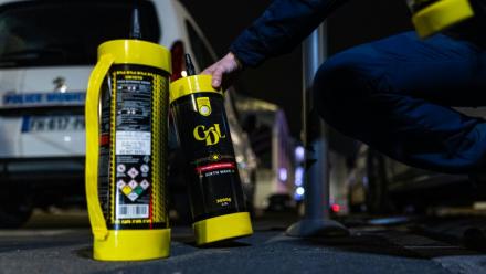 Des bonbonnes de protoxyde d'azote découvertes par des policiers lors de contrôles routiers à Lille, le 25 avril 2026 dans le Nord