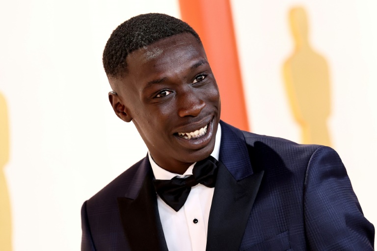 Le Tiktokeur Khaby Lame assiste à la cérémonie des Oscars, le 12 mars 2023 à Hollywood, en Californie