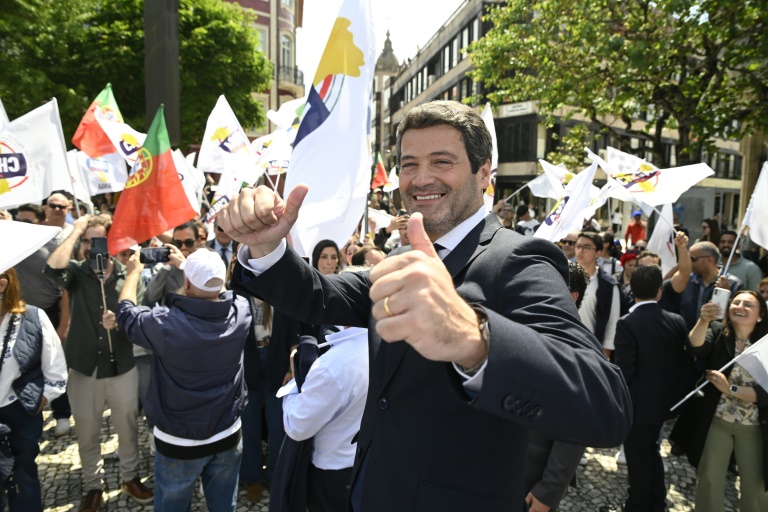 Le leader du parti d'extrême droite Chega, Andre Ventura, lors d'un meeting à Braga, le 8 mai 2025 au Portugal