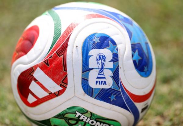 Le ballon officiel de la Fifa lors de l'entraînement du Japon à Monterrey, au Mexique, le 3 juin 2026, à l'approche de la Coupe du monde 2026
