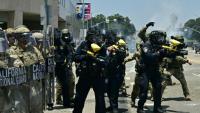 Des membres des forces de l'ordre lors de manifestations en centre de Los Angeles, en Californie, contre la politique migratoire de Donald Trump, le 8 juin 2025