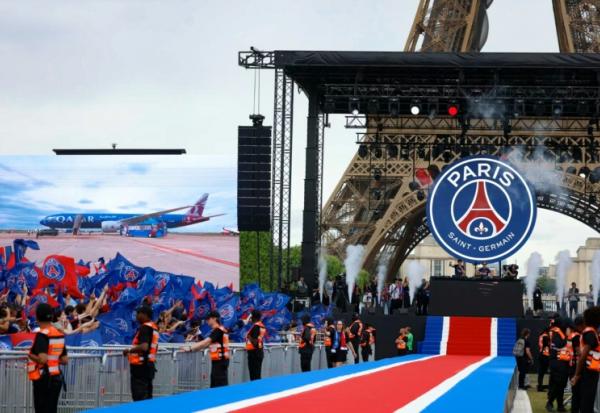 Vue du Champs-de-Mars où les joueurs du PSG vont être fêtés après leur deuxième titre en Ligue des champions, tandis que leur avion apparaît sur l'écran géant à son arrivée à Charles-de-Gaulle, le 30 mai 2026 à Paris