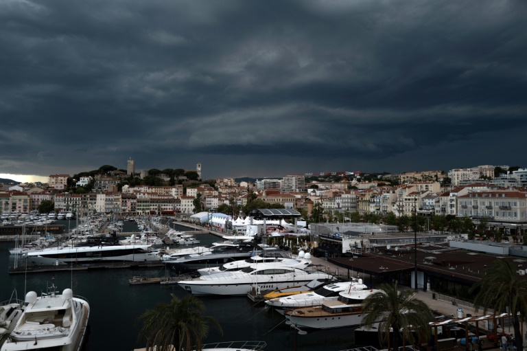 Des yachts de luxe dans le port de Cannes, le 22 mai 2025