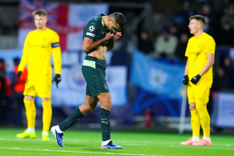 Le milieu de terrain espagnol de Manchester City Rodri quitte la pelouse après son carton rouge reçu contre les Norvégiens de Bodo-Glimt en Ligue des champions, le 20 janvier 2026