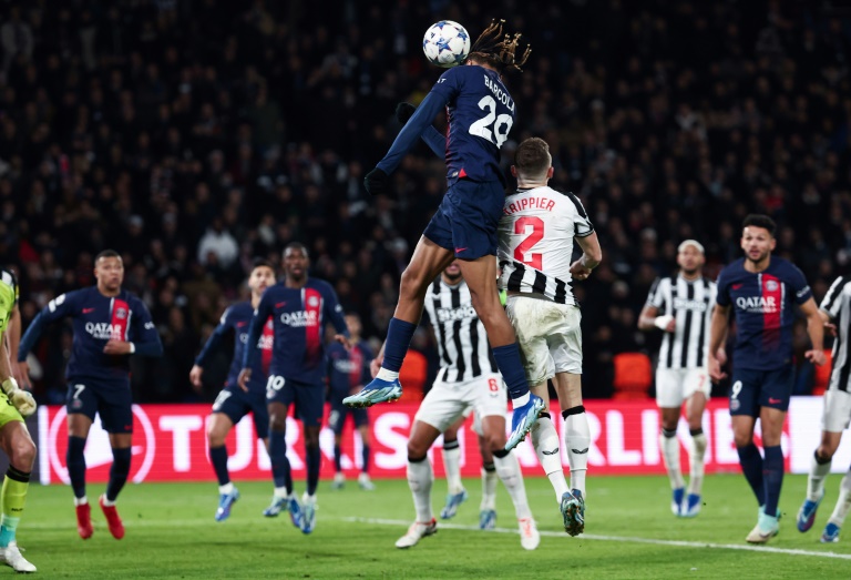 Bradley Barcola et le PSG vontre retrouver Newcastle au Parc des Princes après l'avoir affronté le 28 novembre 2023  