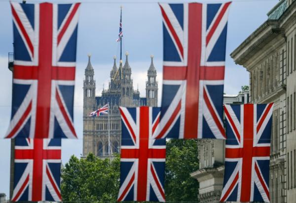"Si vous agissez de manière irresponsable ou si vous visez délibérément nos câbles, vous en subirez de graves conséquences", a déclaré la secrétaire d'Etat aux Télécommunications britannique, Liz Lloyd
