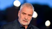Le réalisateur français Luc Besson arrive pour la projection d'un film dans le cadre du 20e Festival international du cinéma de Rome, à l'Auditorium Parco della Musica, à Rome, le 24 octobre 2025