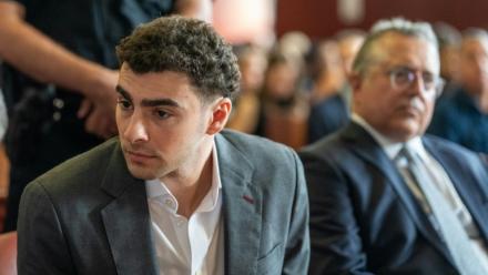 Luigi Mangione lors d'une audience préparatoire à son procès pour meurtre devant un tribunal de l'Etat de New York à Manhattan le 11 août 2026
