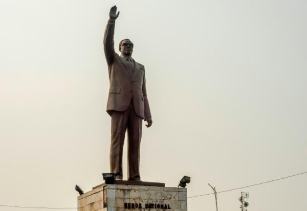 La statue du héros national congolais Patrice Emery Lumumba à Kinshasa, le 25 juin 2020