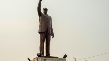 La statue du héros national congolais Patrice Emery Lumumba à Kinshasa, le 25 juin 2020