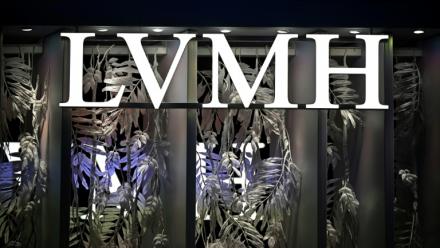 Le groupe de Bernard Arnault dénonce "depuis plusieurs semaines, une campagne de presse manifestement coordonnée" qui "vise le groupe LVMH"